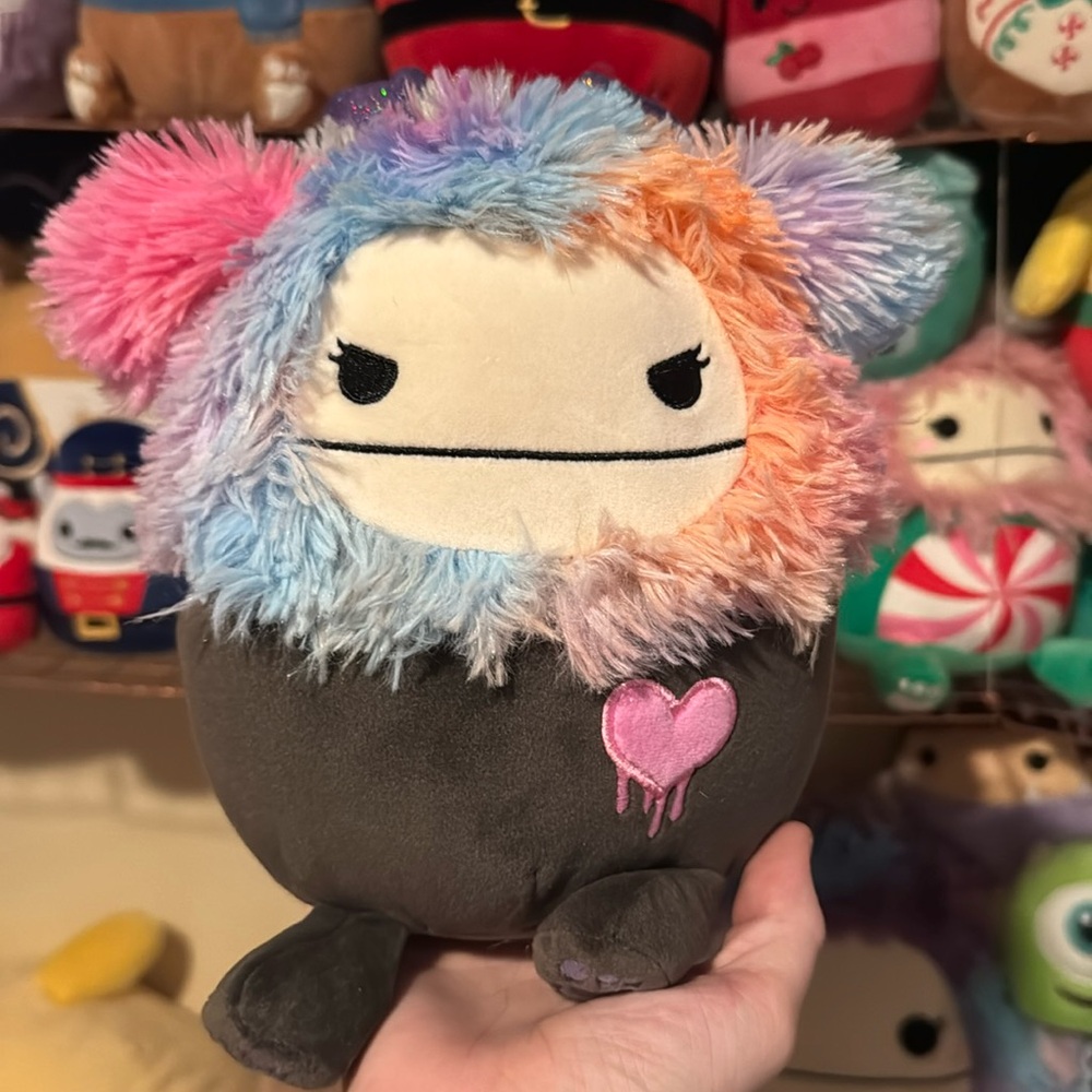 Frumpy the grumpyy evil Valentine’s Day Bigfoot squishmallow NWT hard to find